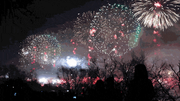 editing-fireworks-footage-with-filters.gif